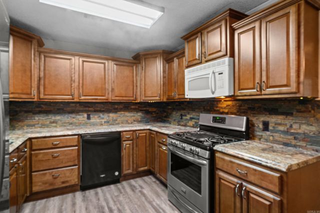 2 Evergreen Dr., Searcy, AR 72143