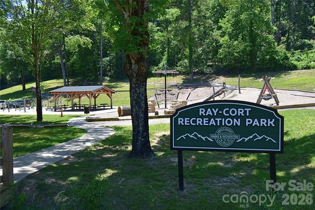 145 Lincoln Park Road G, Burnsville, NC 28714