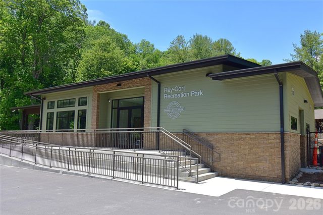 145 Lincoln Park Road G, Burnsville, NC 28714