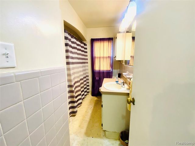 17334 Sprenger Avenue, Eastpointe, MI 48021