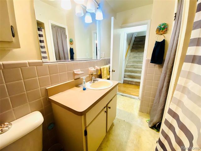 17334 Sprenger Avenue, Eastpointe, MI 48021