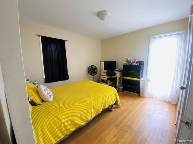 17334 Sprenger Avenue, Eastpointe, MI 48021