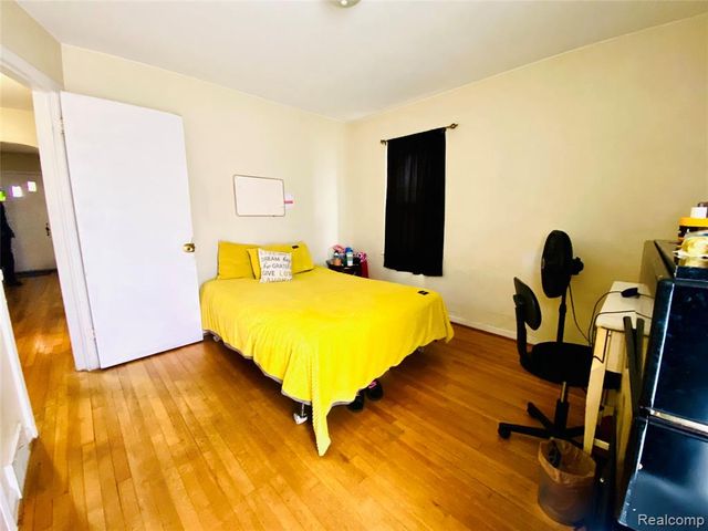 17334 Sprenger Avenue, Eastpointe, MI 48021