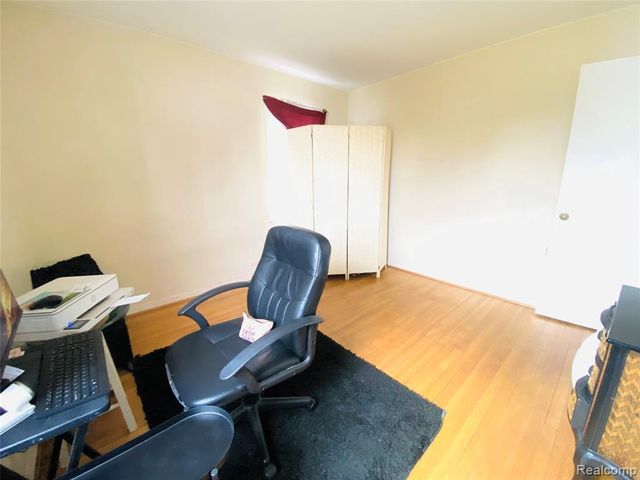 17334 Sprenger Avenue, Eastpointe, MI 48021