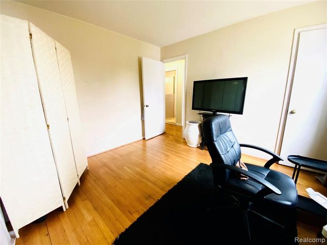 17334 Sprenger Avenue, Eastpointe, MI 48021