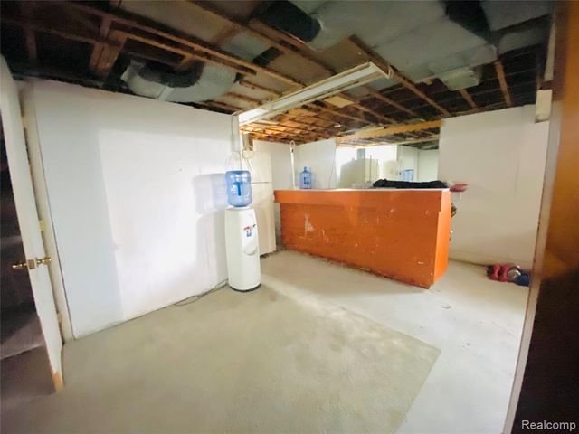 17334 Sprenger Avenue, Eastpointe, MI 48021