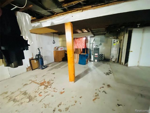 17334 Sprenger Avenue, Eastpointe, MI 48021