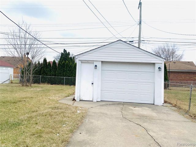 17334 Sprenger Avenue, Eastpointe, MI 48021