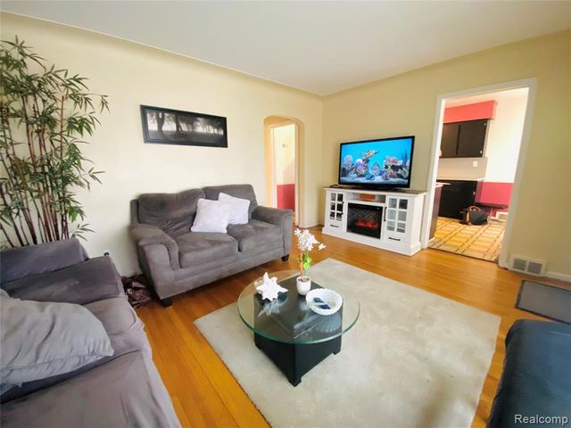 17334 Sprenger Avenue, Eastpointe, MI 48021