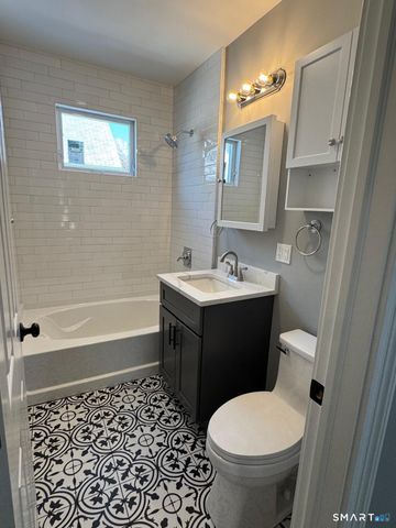 162 Fox Street 2nd, Bridgeport, CT 06605