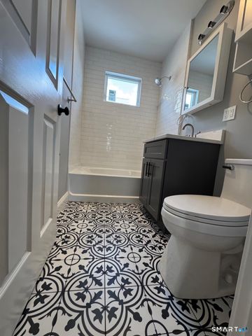 162 Fox Street 2nd, Bridgeport, CT 06605