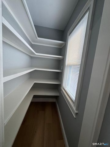 162 Fox Street 2nd, Bridgeport, CT 06605