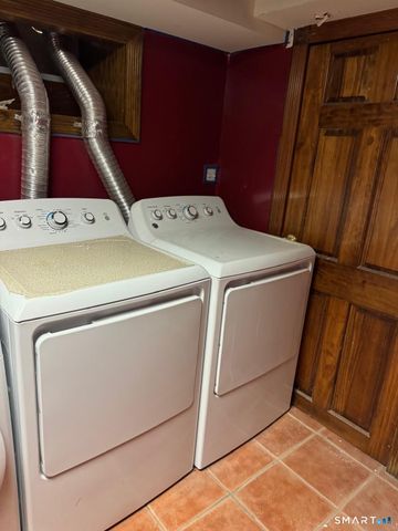 162 Fox Street 2nd, Bridgeport, CT 06605