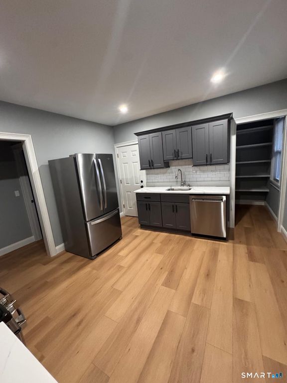 162 Fox Street 2nd, Bridgeport, CT 06605