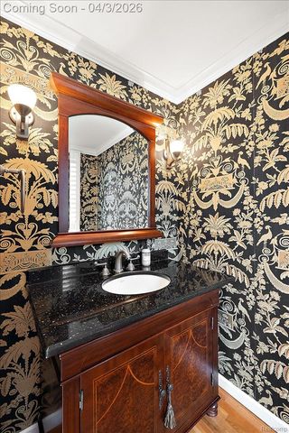 1672 Devonshire Drive, Troy, MI 48098