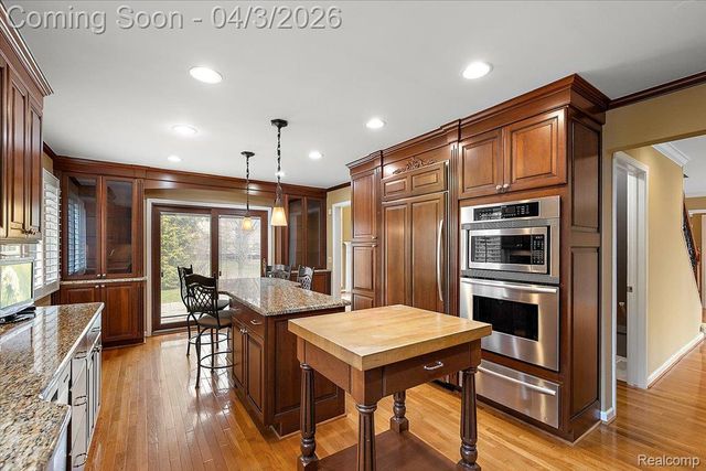 1672 Devonshire Drive, Troy, MI 48098