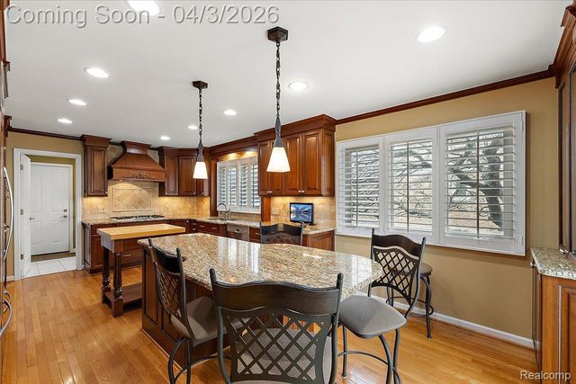 1672 Devonshire Drive, Troy, MI 48098