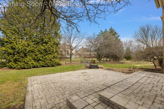 1672 Devonshire Drive, Troy, MI 48098
