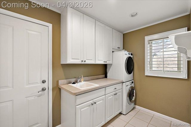 1672 Devonshire Drive, Troy, MI 48098