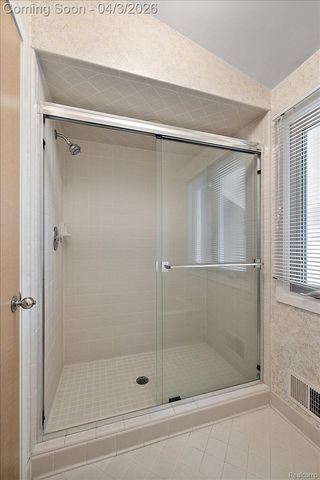 1672 Devonshire Drive, Troy, MI 48098