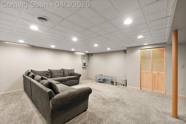 1672 Devonshire Drive, Troy, MI 48098