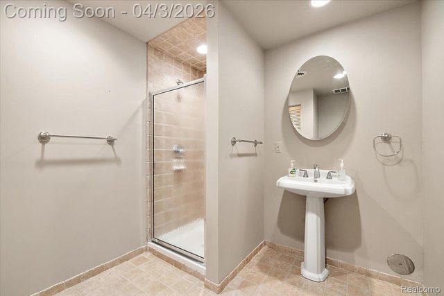 1672 Devonshire Drive, Troy, MI 48098