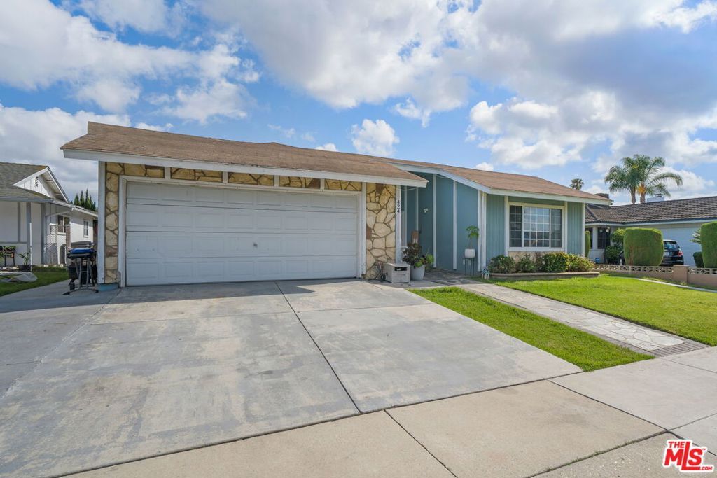 424 E Moorehaven Drive, Carson, CA 90746