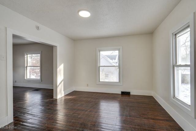 155 W Walnut Street, Wadsworth, OH 44281