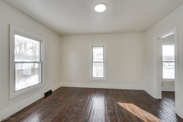 155 W Walnut Street, Wadsworth, OH 44281