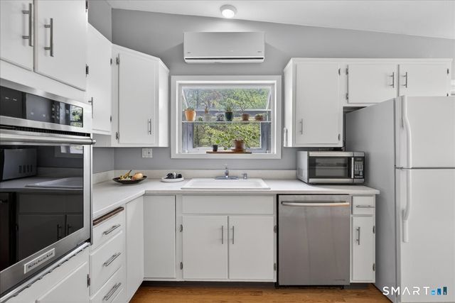 122 Corbin Road, Hamden, CT 06517
