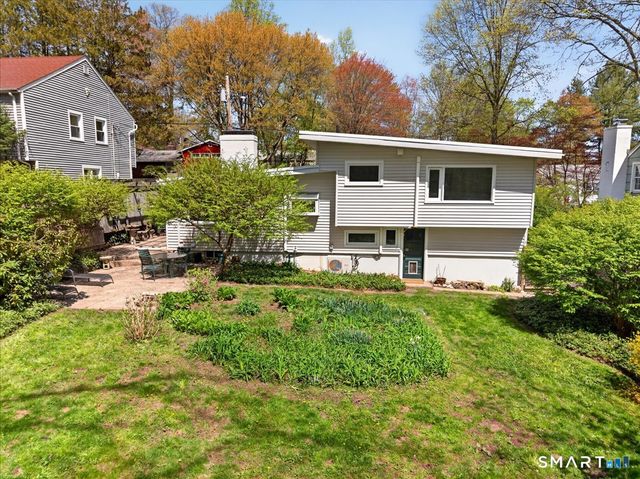 122 Corbin Road, Hamden, CT 06517