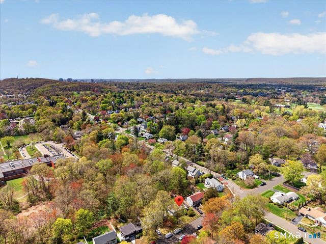 122 Corbin Road, Hamden, CT 06517