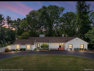 1257 Charrington Road, Bloomfield Hills, MI 48301