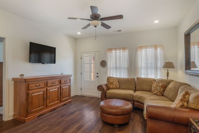 1570 Cedarbrooke Ln, Lebanon, TN 37090