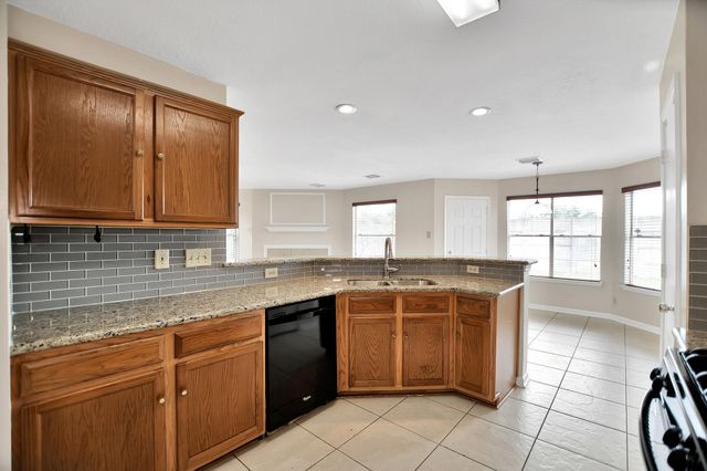 2939 Sailors Moon Drive, Friendswood, TX 77546