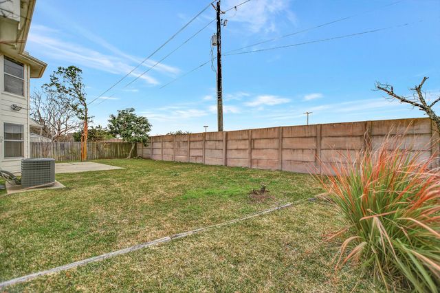 2939 Sailors Moon Drive, Friendswood, TX 77546