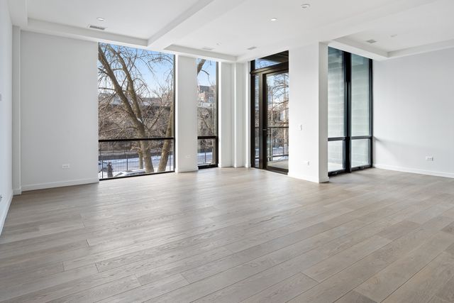 15 N Elizabeth Street 201, Chicago, IL 60607
