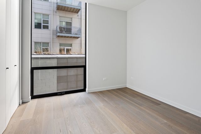 15 N Elizabeth Street 201, Chicago, IL 60607