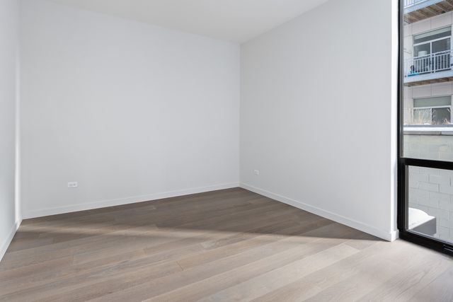 15 N Elizabeth Street 201, Chicago, IL 60607