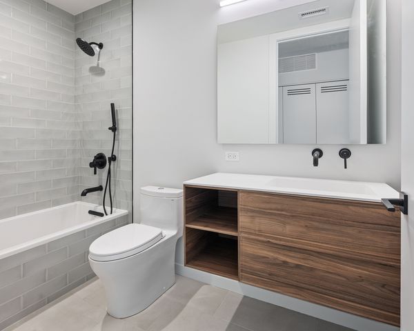 15 N Elizabeth Street 201, Chicago, IL 60607