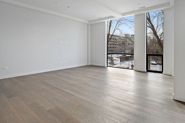 15 N Elizabeth Street 201, Chicago, IL 60607