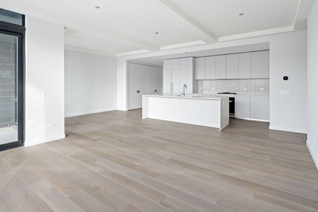 15 N Elizabeth Street 201, Chicago, IL 60607
