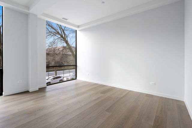 15 N Elizabeth Street 201, Chicago, IL 60607