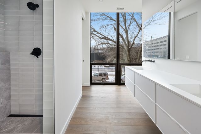 15 N Elizabeth Street 201, Chicago, IL 60607
