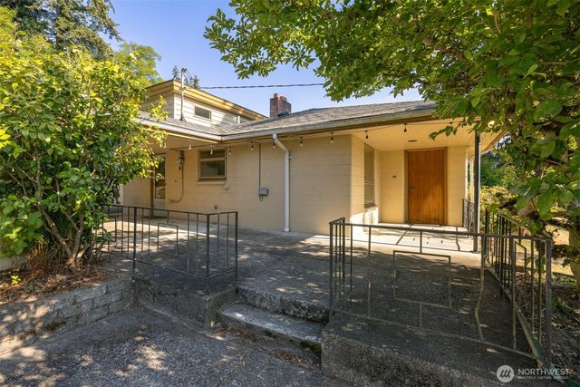 1207 32nd Street, Bellingham, WA 98225