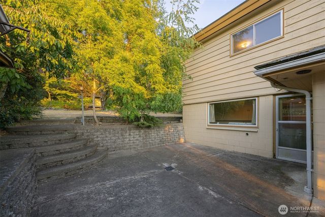 1207 32nd Street, Bellingham, WA 98225
