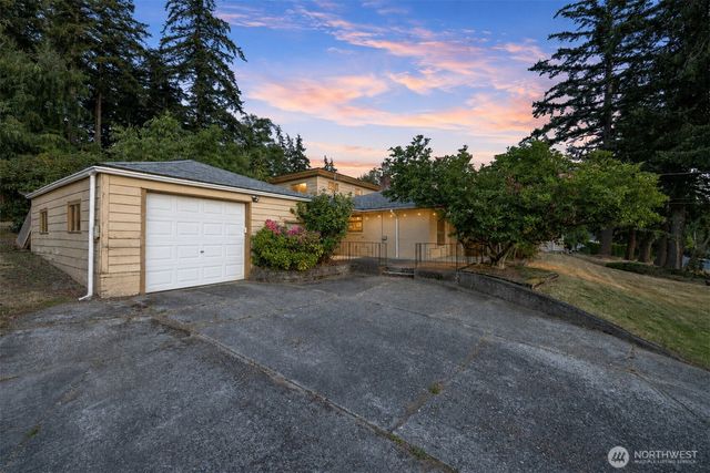 1207 32nd Street, Bellingham, WA 98225