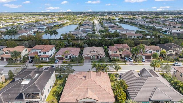 8840 Watercrest Cir Circle E, Parkland, FL 33076