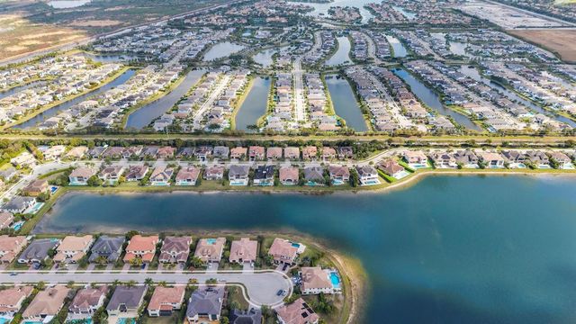 8840 Watercrest Cir Circle E, Parkland, FL 33076