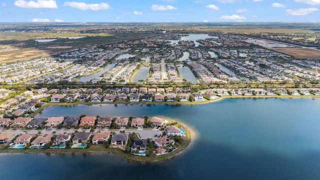 8840 Watercrest Cir Circle E, Parkland, FL 33076